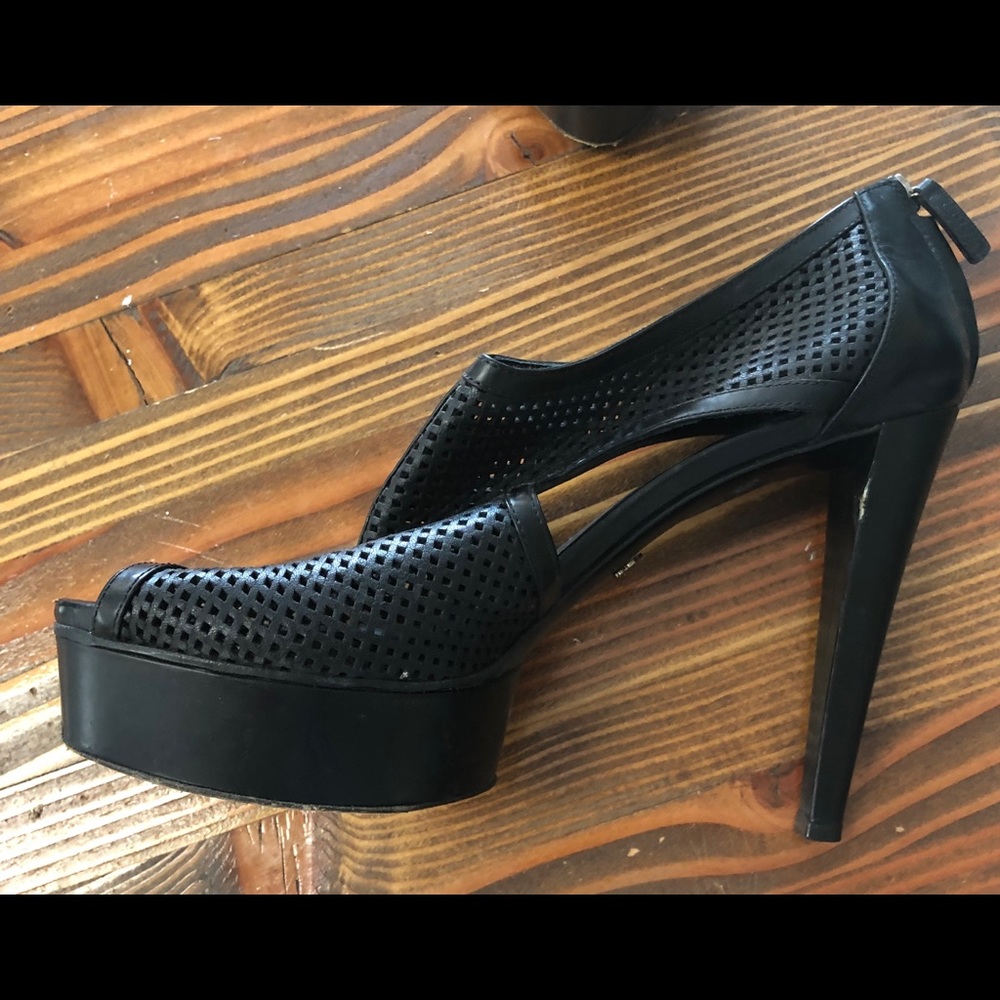 Shoes - Picture 2 of 8